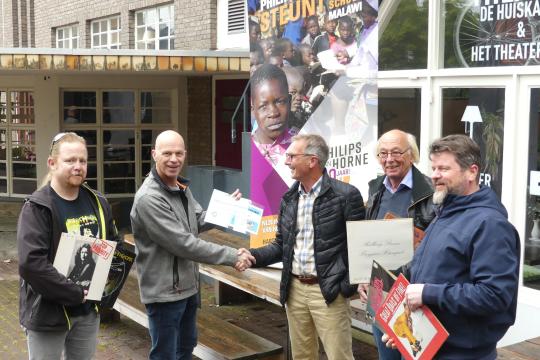 LP-verkoop Vinyl Luister Spot brengt € 1415 op