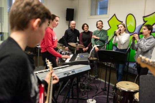 ‘Popstart’ wakkert liefde voor muziek aan
