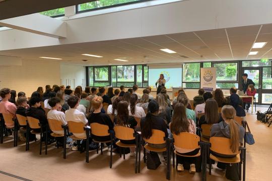 Havo 3-leerlingen in debat over actuele politieke vraagstukken