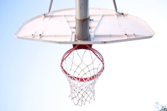 Gratis toegang tot basketbalwedstrijd